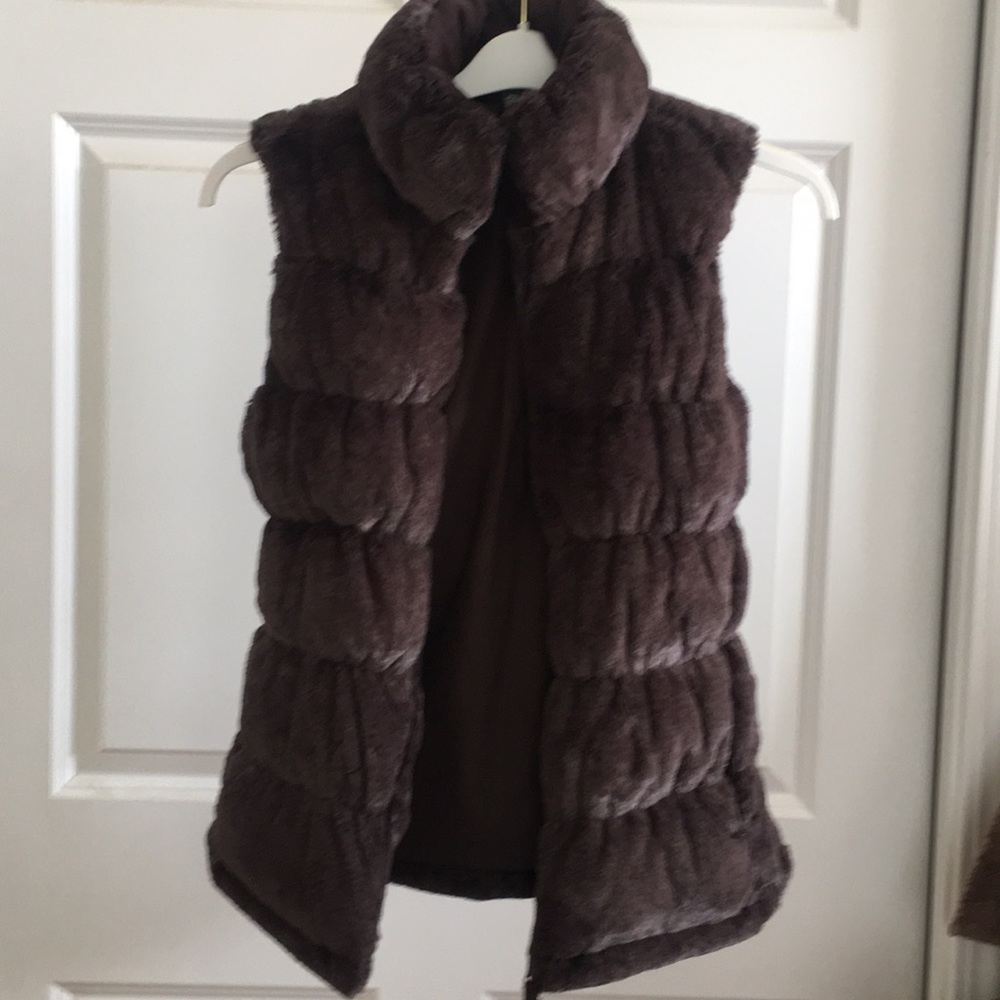 Athleta Brown goose down sleeveless puffy jacket